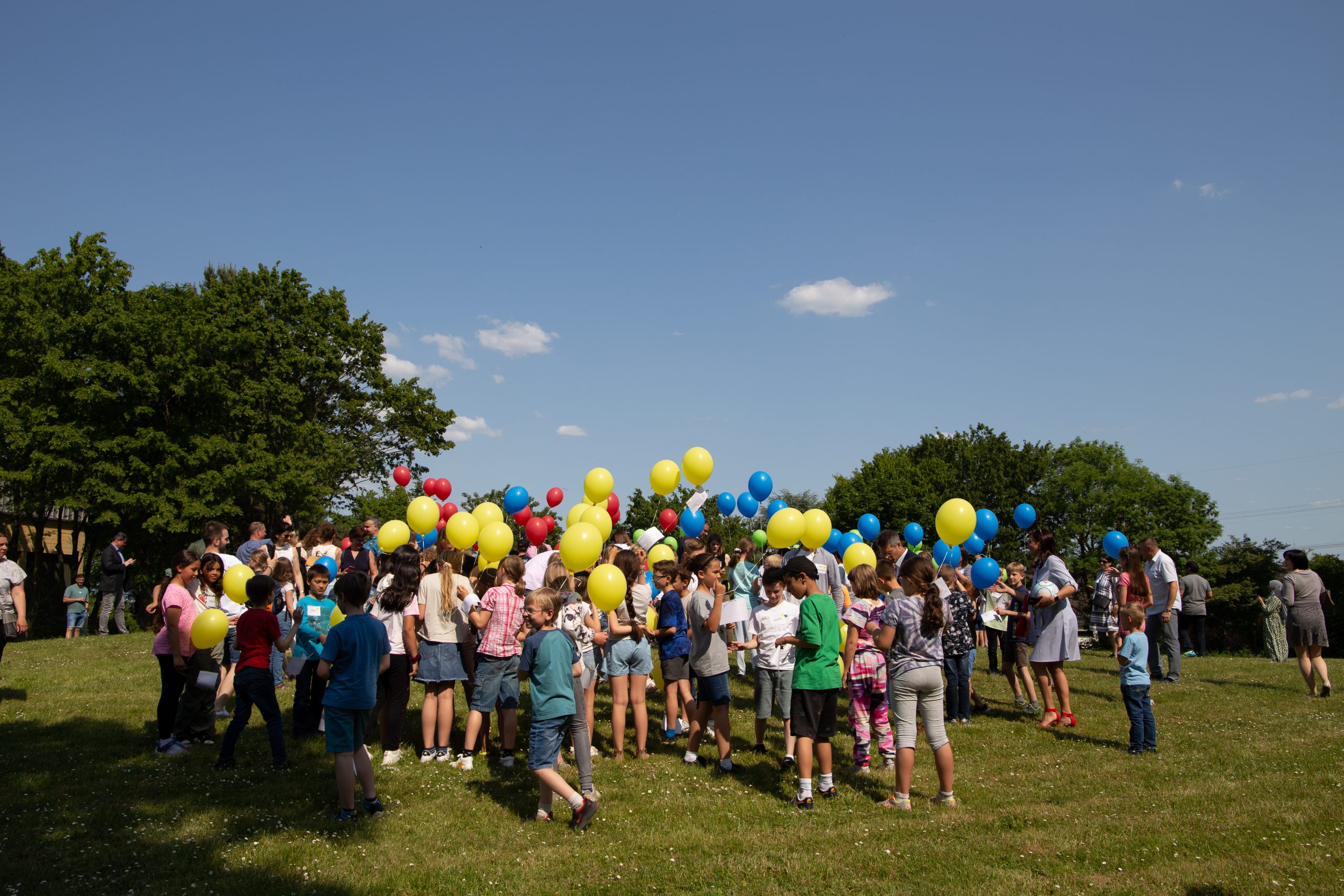 Kennenlernnachmittag am 05.06.2023: Neue Fünftklässler lassen zum Start symbolisch Luftballons steigen